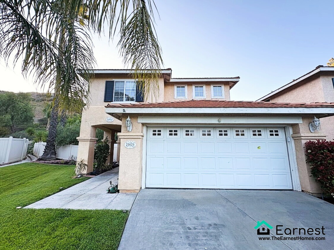 Foto principal - Charming 4-Bed/2.5-Bth Home in Prime Santa...