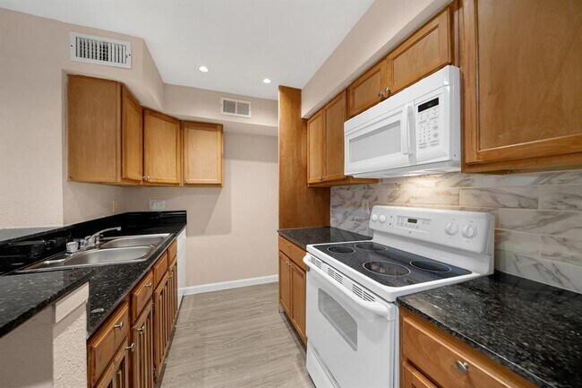 Foto del edificio - 2110 Wilcrest Dr