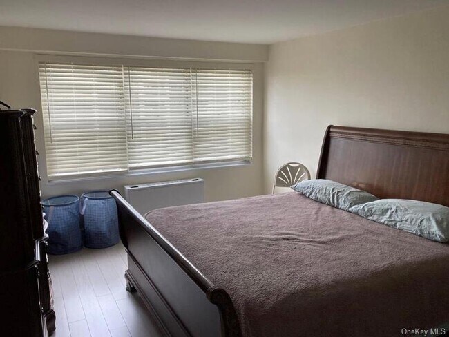 Foto del edificio - 17-85-85 215th St