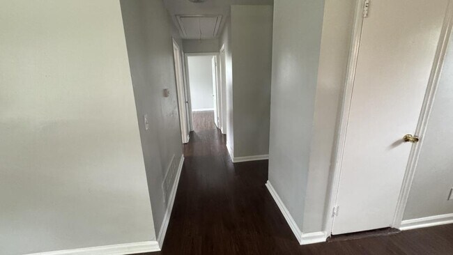 Foto del edificio - 457 Hickory Ridge Dr