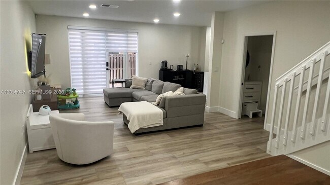 Foto del edificio - 13540 NW 7th Ct