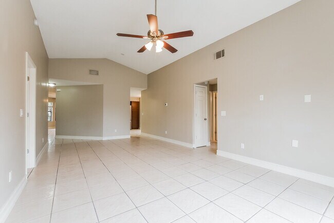 Foto del edificio - 297 Chicago Woods Cir