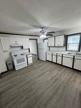 Building Photo - 111 N Polk St