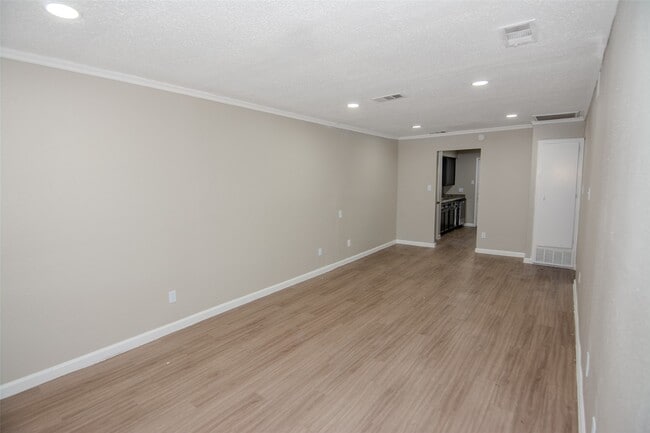 Building Photo - 1621 Northwood St