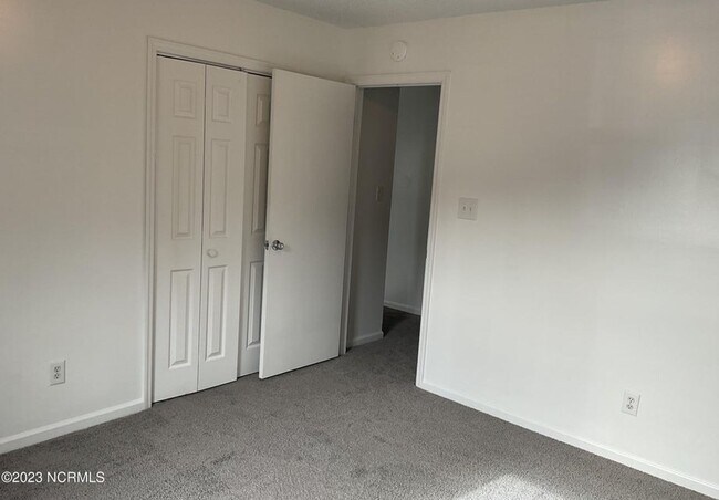 Building Photo - This adorable two bedroom two bath duplex ...