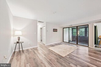 Building Photo - 9633 White Acre Rd