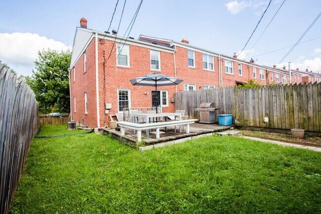 Foto del edificio - 978 Radcliffe Rd