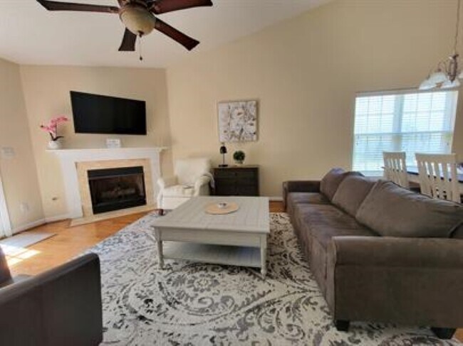 Foto del edificio - 144 Palm Ct