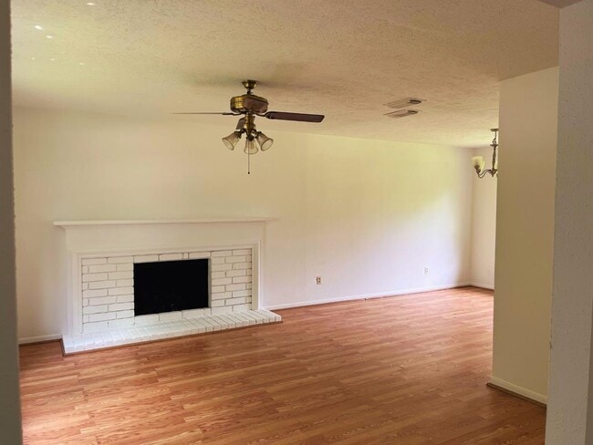 Building Photo - 12138 Flaxen Dr