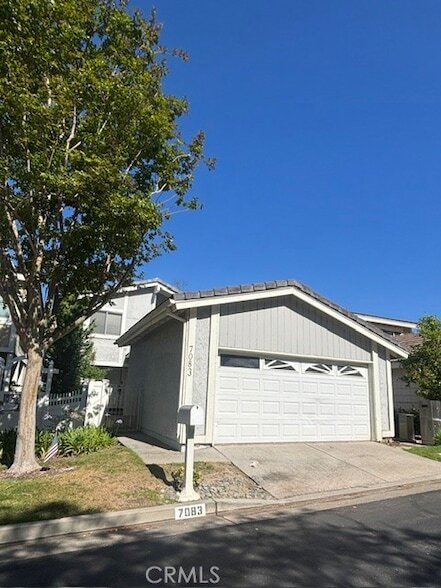 Foto del edificio - 7083 E Shorecrest Dr