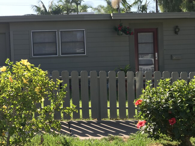 Building Photo - 723 Arenas St