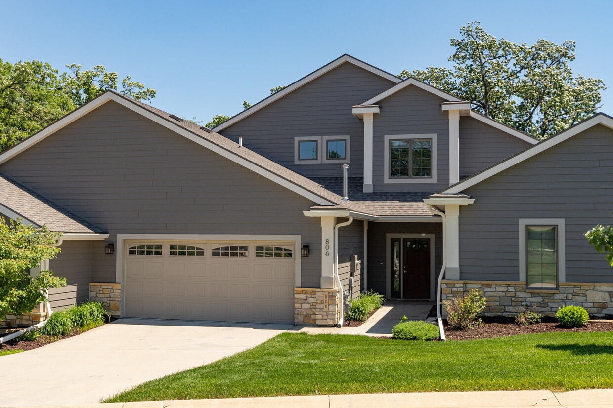 806 Panorama Cir NW, Rochester, MN 55901 Townhouse for Rent in Rochester, MN