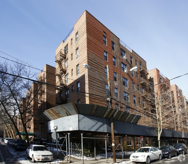 Building Photo - 61 Oliver St