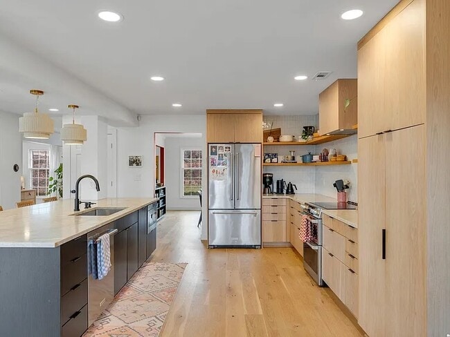 Foto del edificio - 1304 Lawrence Ave