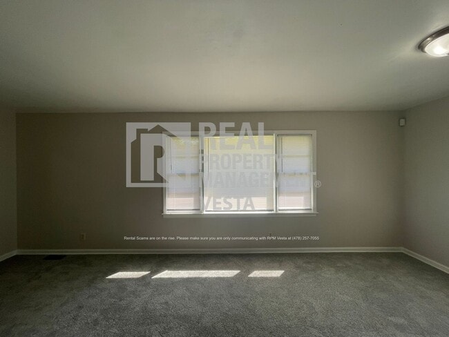 Building Photo - 2970 Malibu Dr