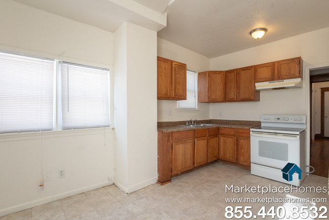 Building Photo - 3219 Lockridge Ave