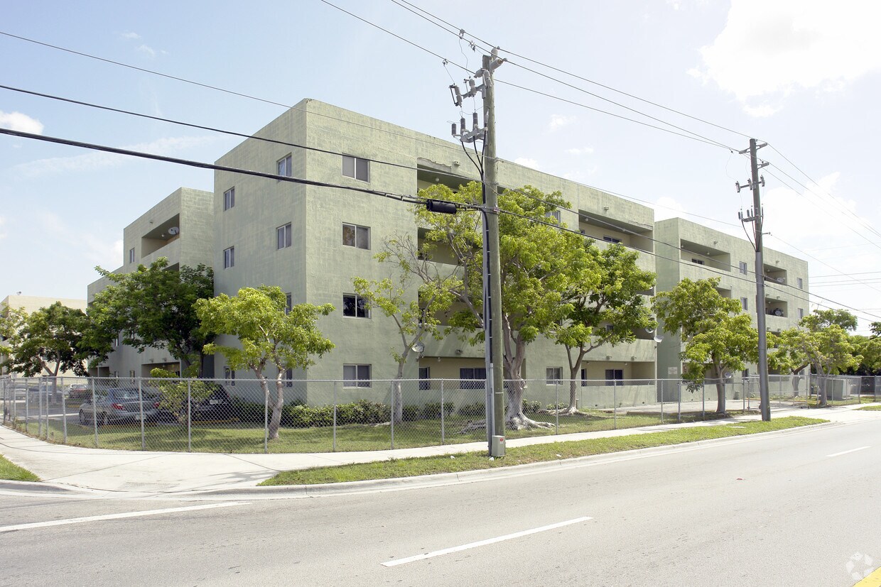 Primary Photo - 2225 W 60th St
