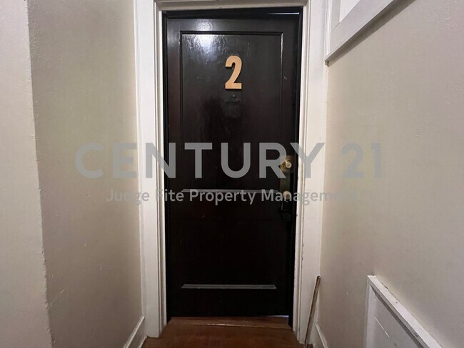 Building Photo - Cute 2nd Floor 1/1 Located Near Bishop Art...