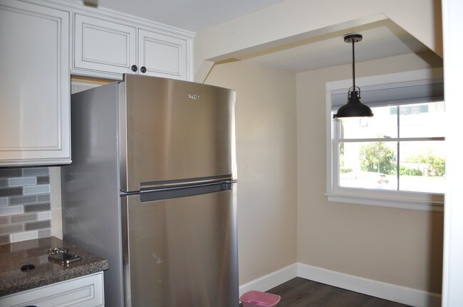 Stainless Steel Appliances - 3578 Chestnut St