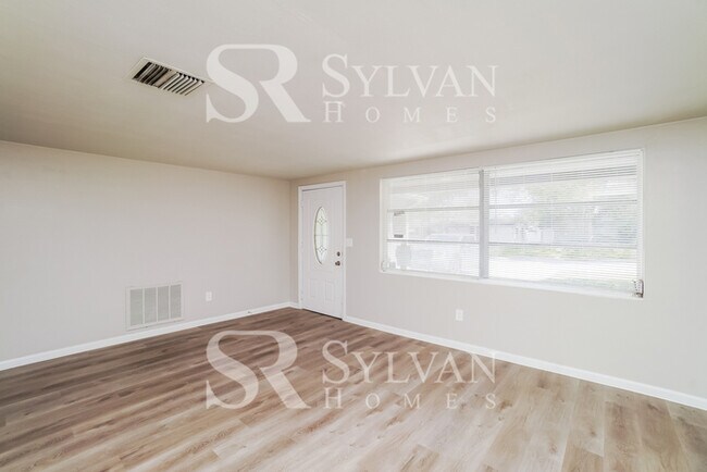 Foto del edificio - Lease today! No extra charge for contentment and relaxation!