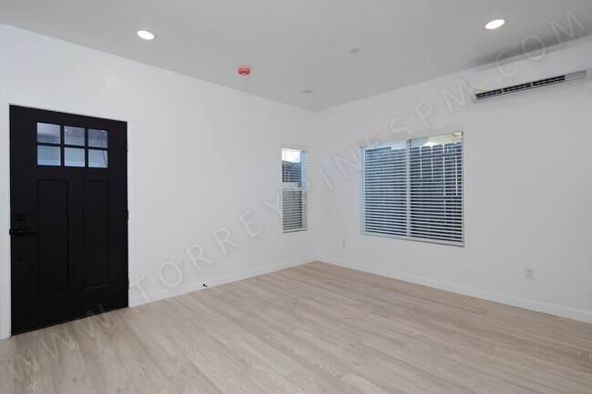 Foto del edificio - *OPEN HOUSE: 5/24 10:00AM-12:30PM* NEW 2 B...