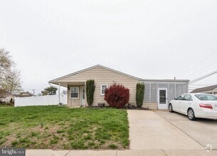 Building Photo - 3 Primrose Ln