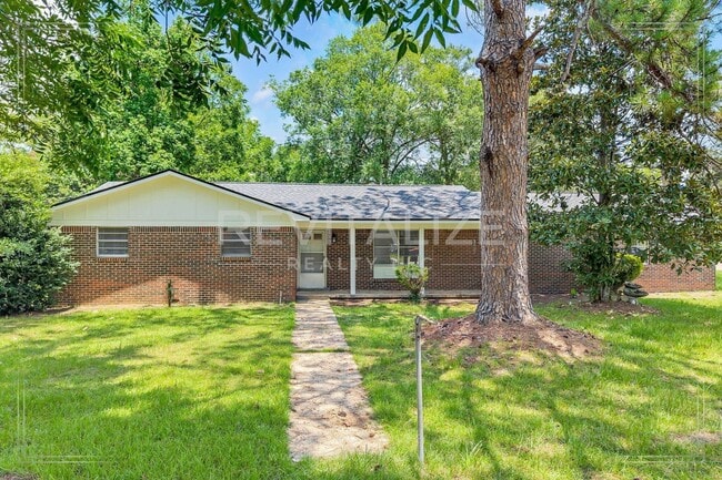 Building Photo - Stunning 4 BD / 2 BA in Bay Minette **Plus a FREE 50" Smart TV!**