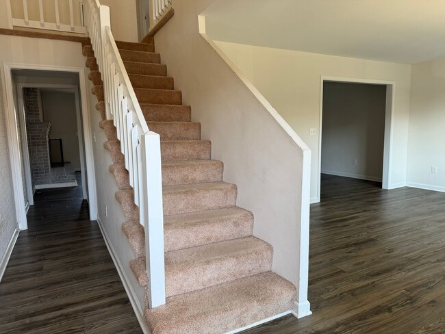 Building Photo - 114 Harvest Dr