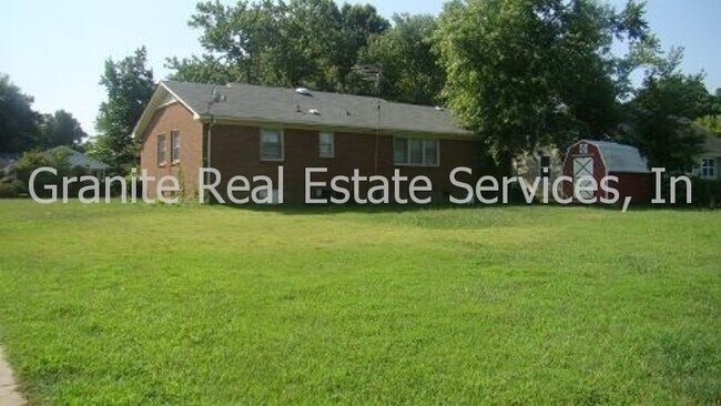 Building Photo - 1627 Pondella Dr