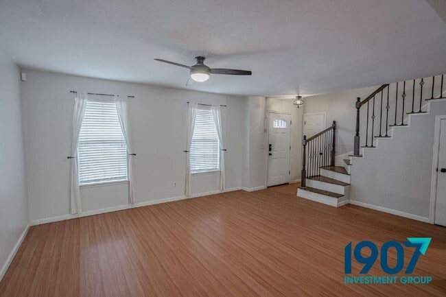 Building Photo - 616 Redstone Ave