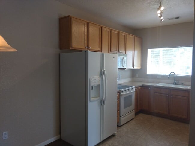 Building Photo - Cozy 2 bed 2 bath condo @ The Boulders (Th...