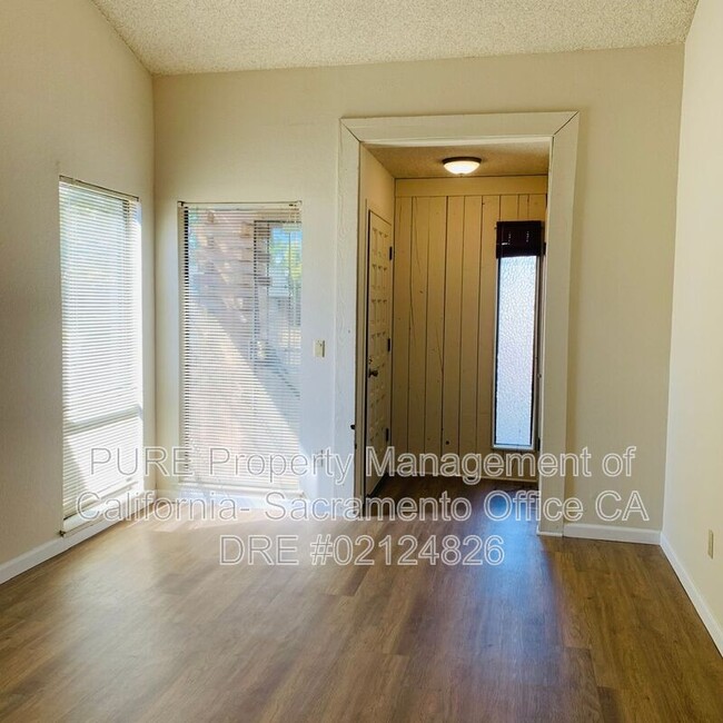 Foto del edificio - 7812 Serrano Ct