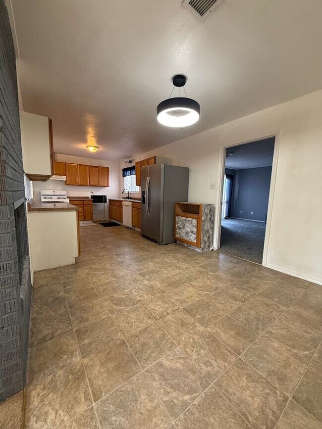 Foto del edificio - Well Maintained 3bd/2ba Home With Large Bonus Room