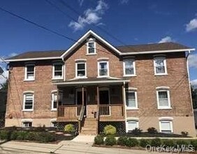 Building Photo - 374 Verplanck Ave