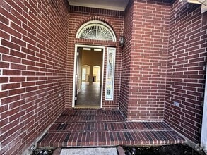 Building Photo - 19043 Country Square Dr