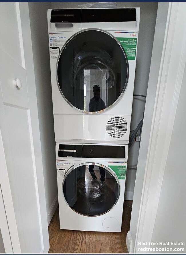 Building Photo - 457 Centre St