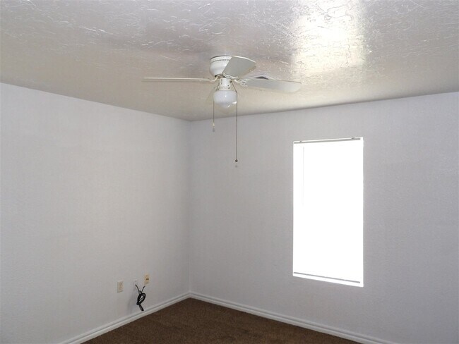 Foto del edificio - 1135 NW Ozmun Ave