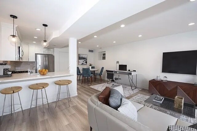 Foto del edificio - 1241 N Bosworth Ave