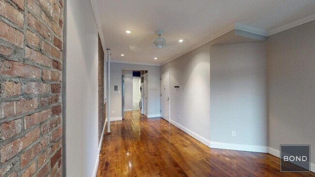 Foto del edificio - 722 Tenth Avenue