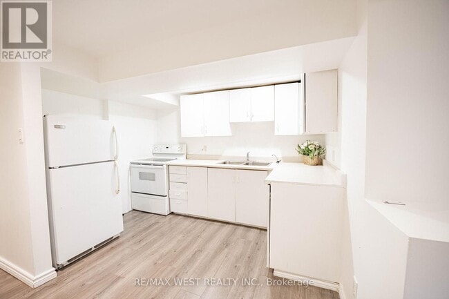 Building Photo - 235 Pleasant Ave