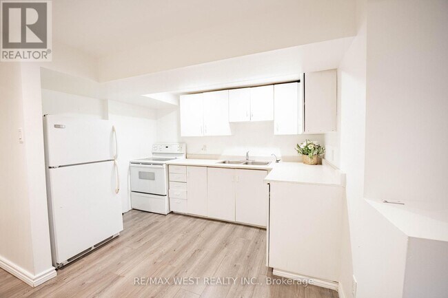 Photo du bâtiment - 235 Pleasant Ave