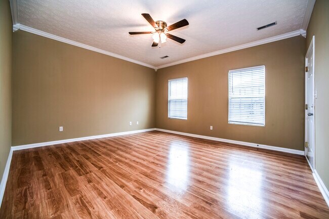 Foto del edificio - 109 Silver Creek Ct