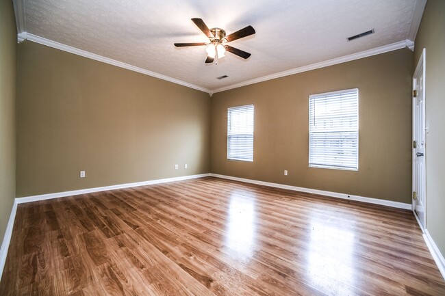 Building Photo - 110 Silver Creek Ct