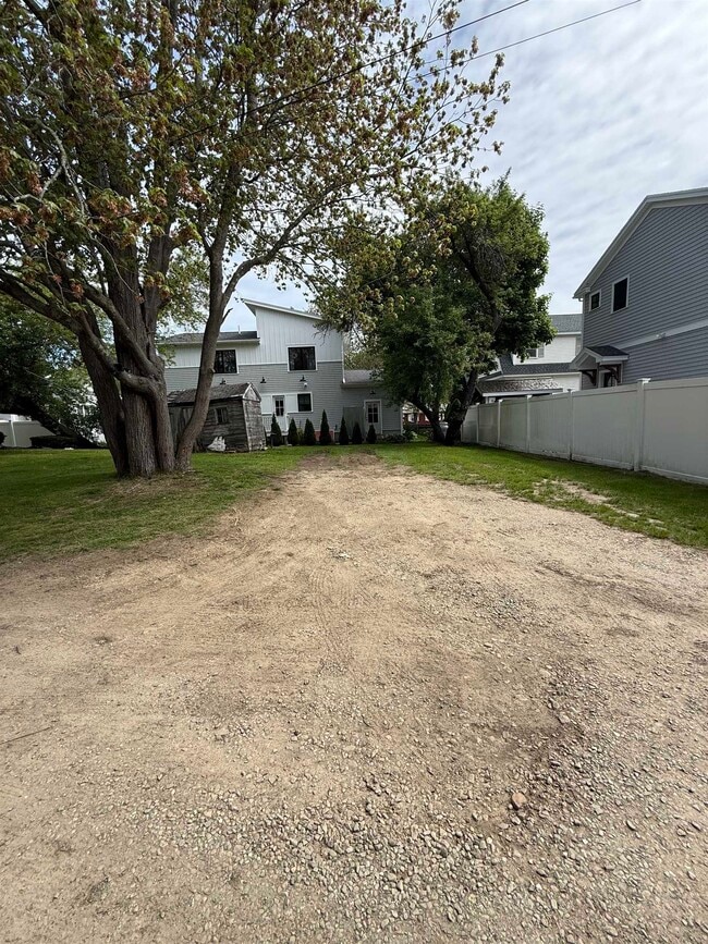 Building Photo - 18 Myrica Ave