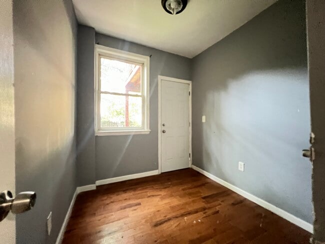 Unit 2 - 300 Lyons Ave