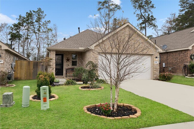 Building Photo - 10417 Pineland Dr