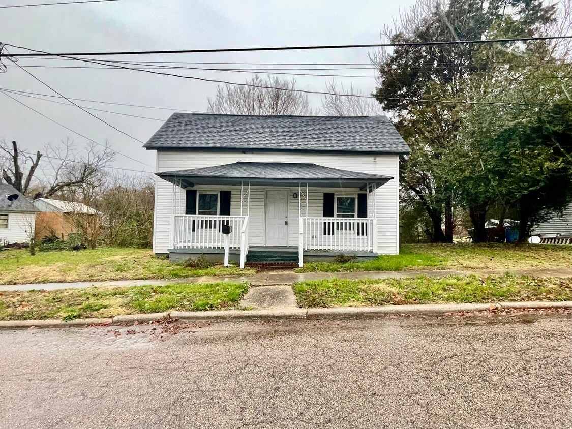 Primary Photo - Cute 4 bedroom 2 ba Home Located in Salisbury