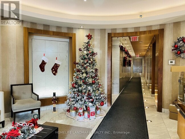 Building Photo - 85 Bloor St E