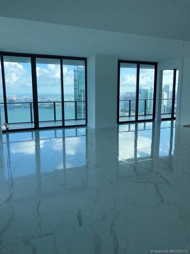 Foto del edificio - 650 NE 32nd St