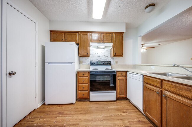Building Photo - 329 Casie Ct